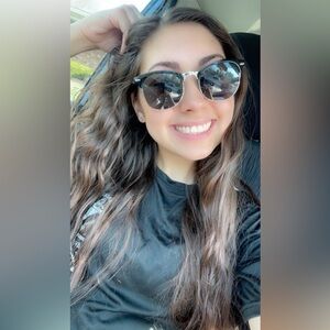 Meet your Posher, Elena